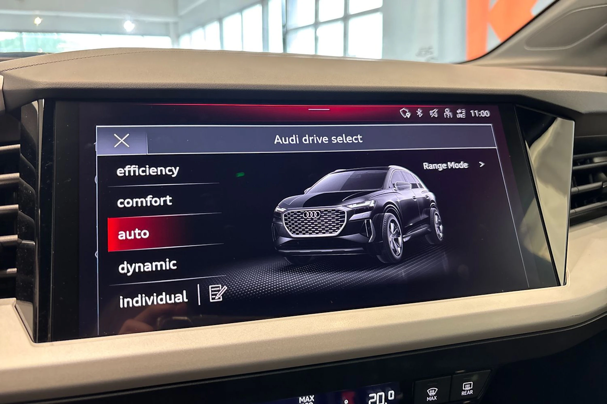 musta Audi Q4 e-tron 2023 kuva 33.