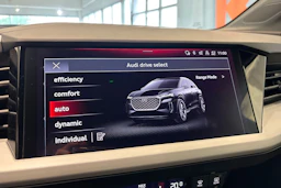 musta Audi Q4 e-tron 2023 kuva 33.