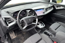 musta Audi Q4 e-tron 2023 kuva 3.