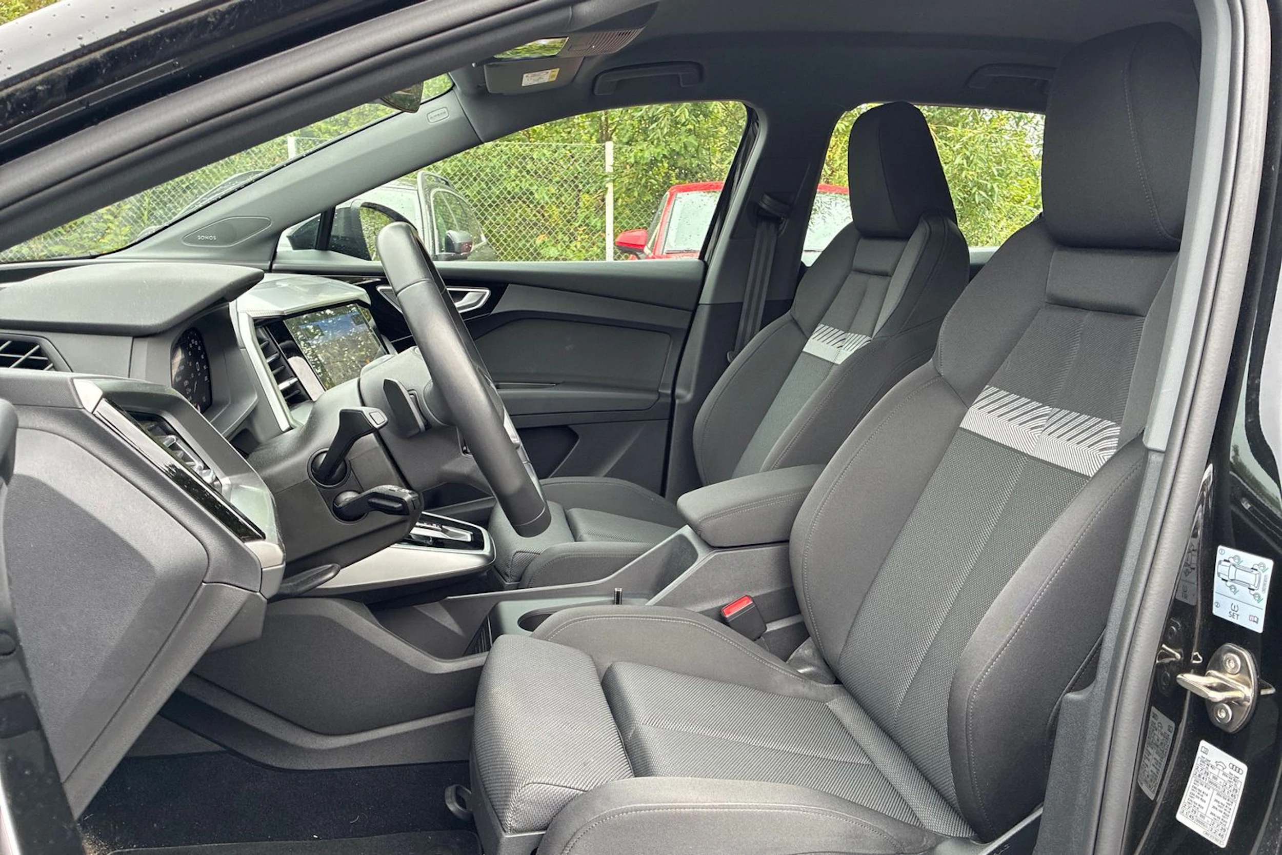 musta Audi Q4 e-tron 2023 kuva 4.