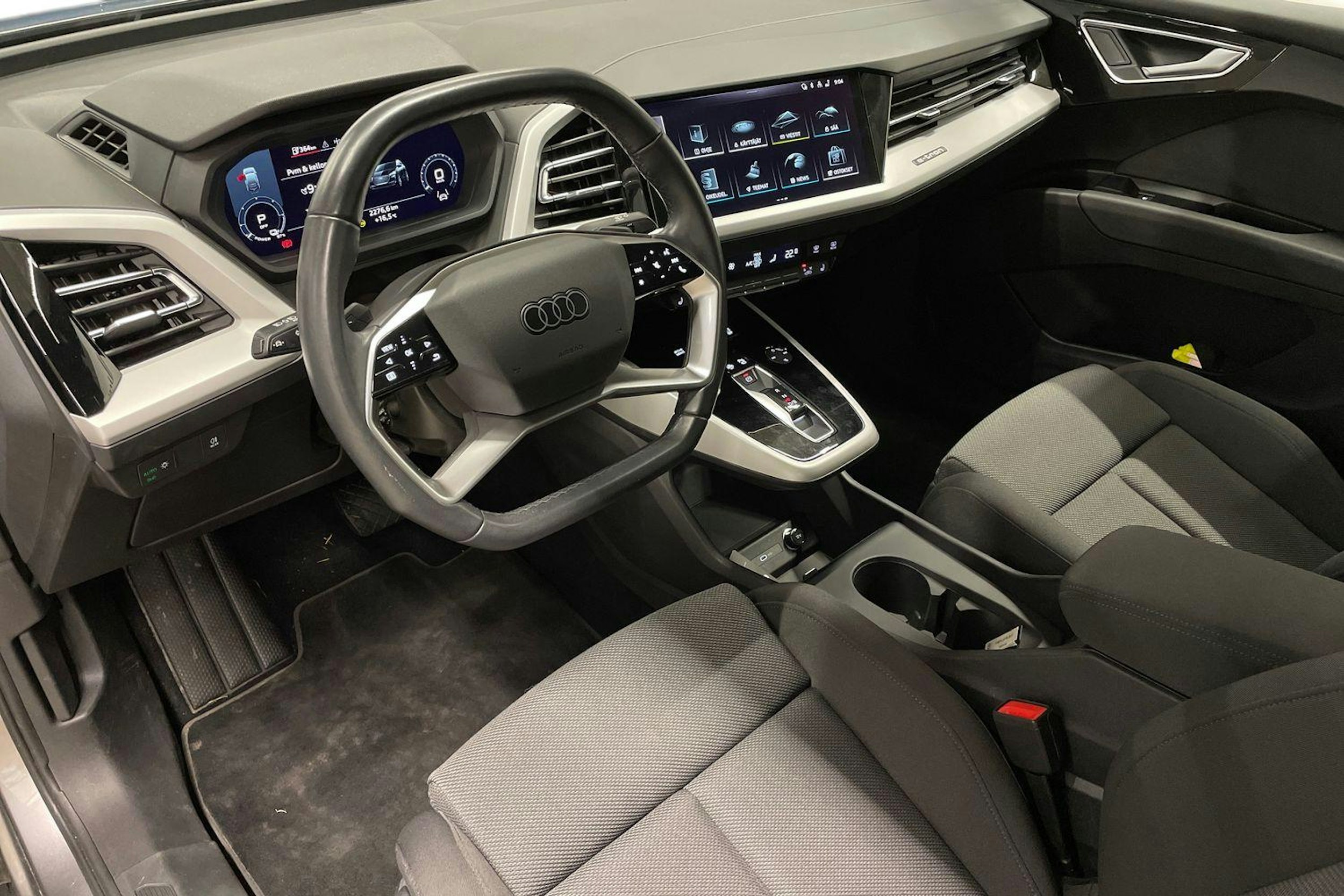 Harmaa Audi Q4 e-tron 2023 kuva 7.