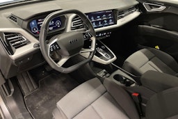 Harmaa Audi Q4 e-tron 2023 kuva 7.