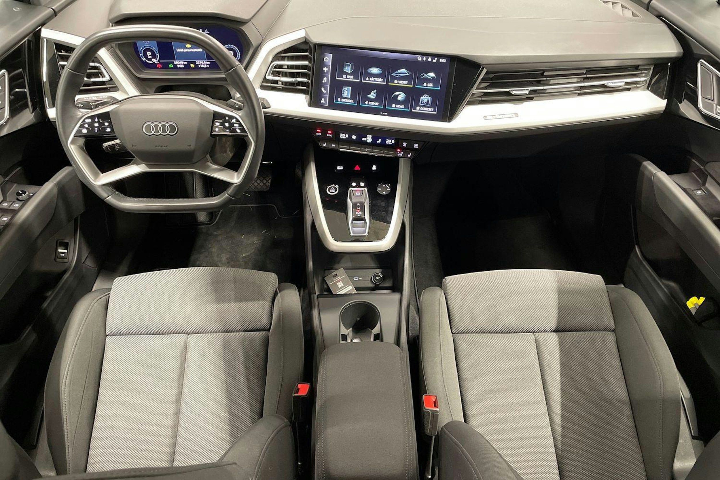 Harmaa Audi Q4 e-tron 2023 kuva 9.