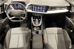 Harmaa Audi Q4 e-tron 2023 kuva 9.