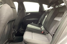 Harmaa Audi Q4 e-tron 2023 kuva 10.