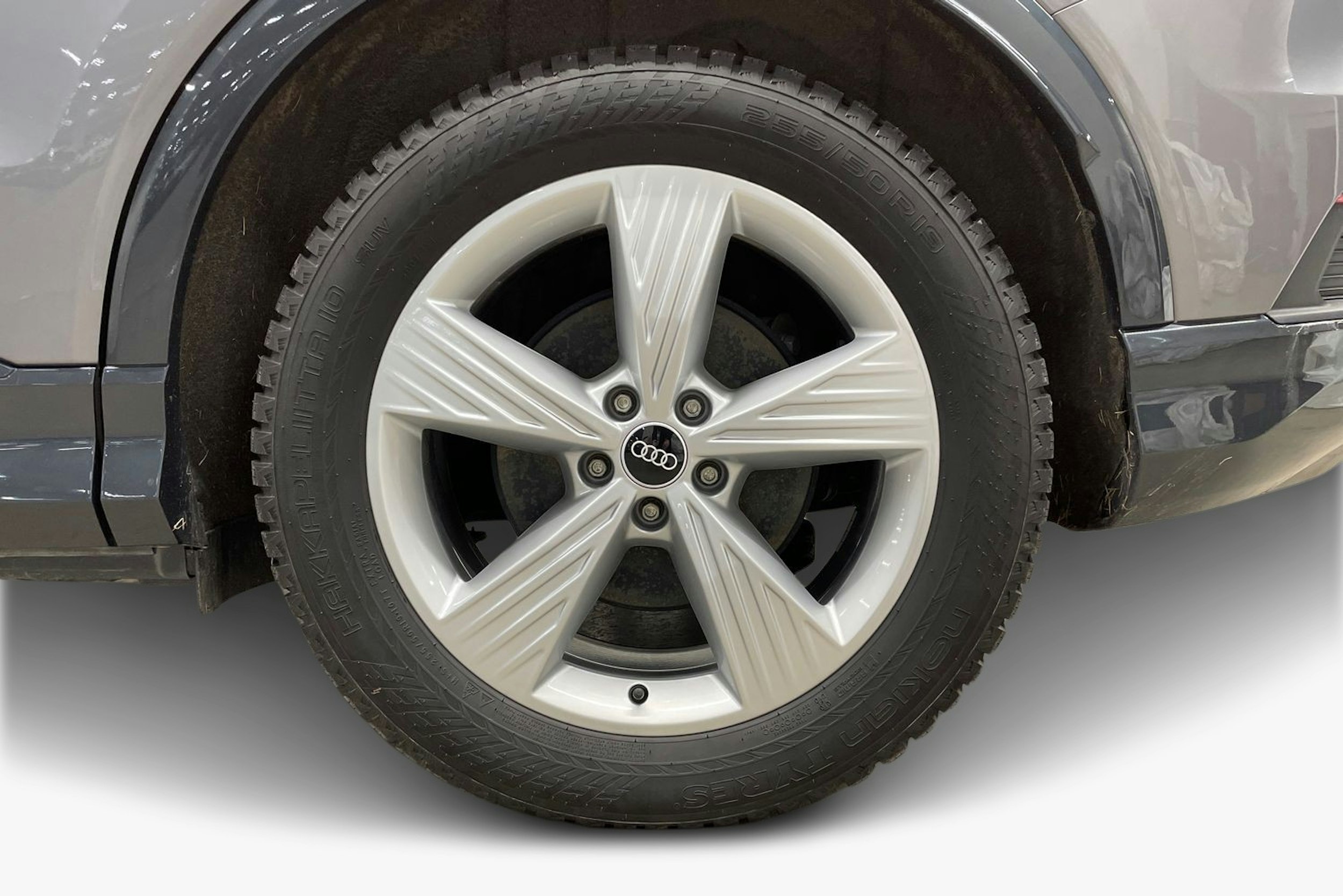 Harmaa Audi Q4 e-tron 2023 kuva 11.