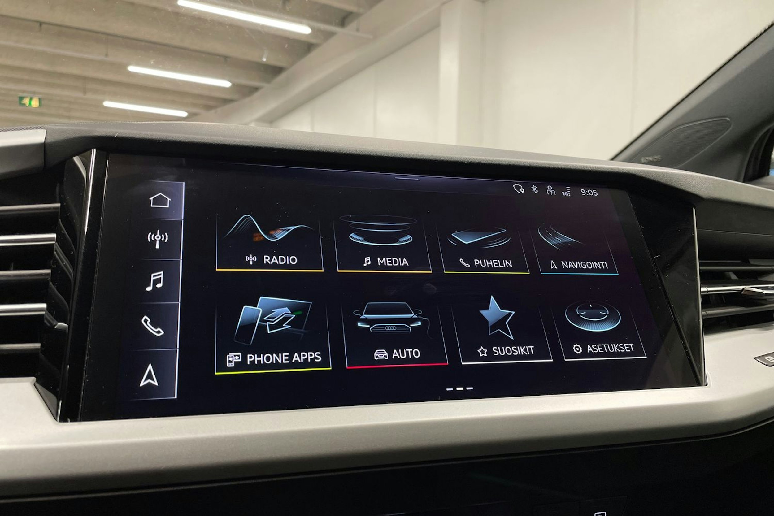 Harmaa Audi Q4 e-tron 2023 kuva 17.