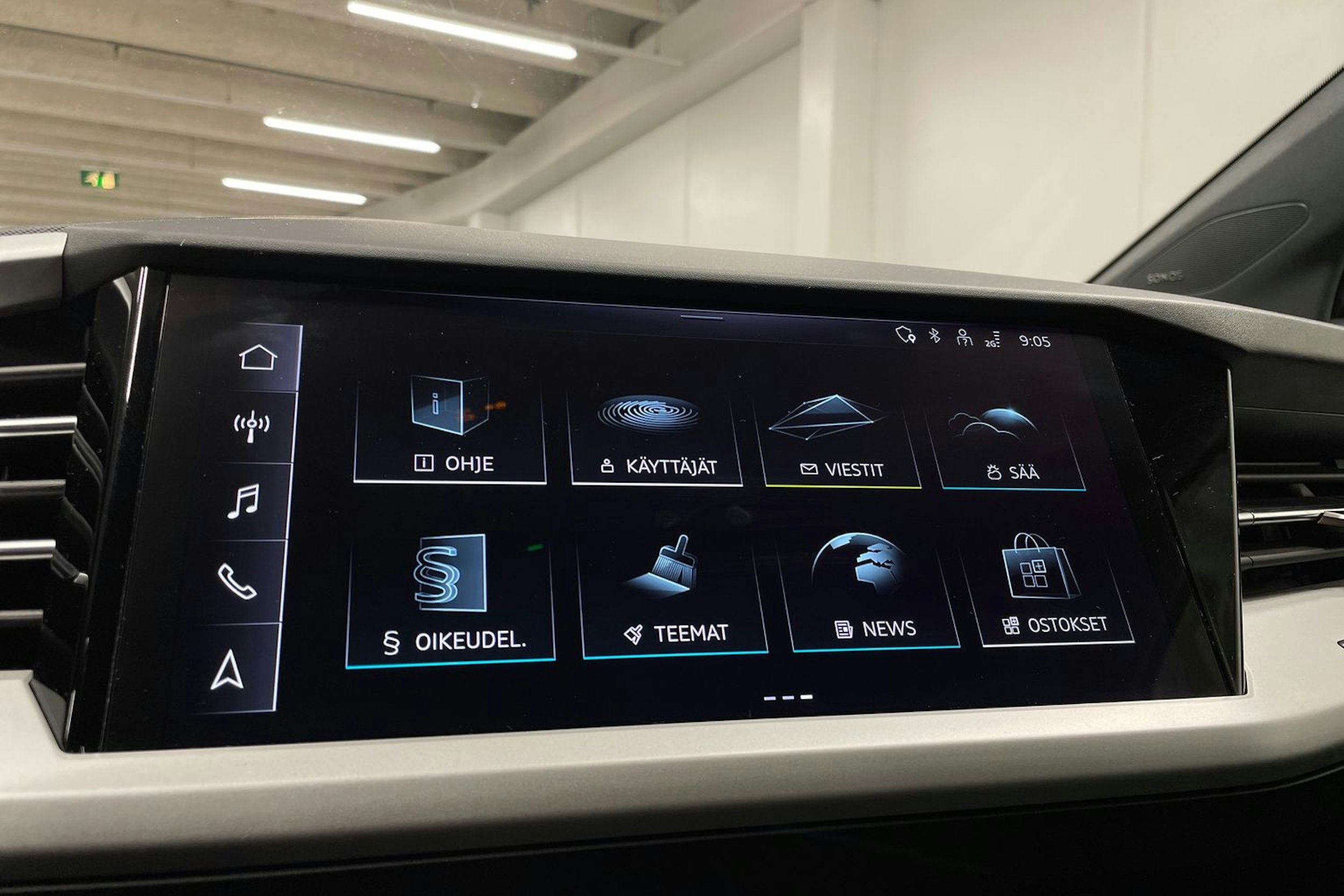 Harmaa Audi Q4 e-tron 2023 kuva 18.