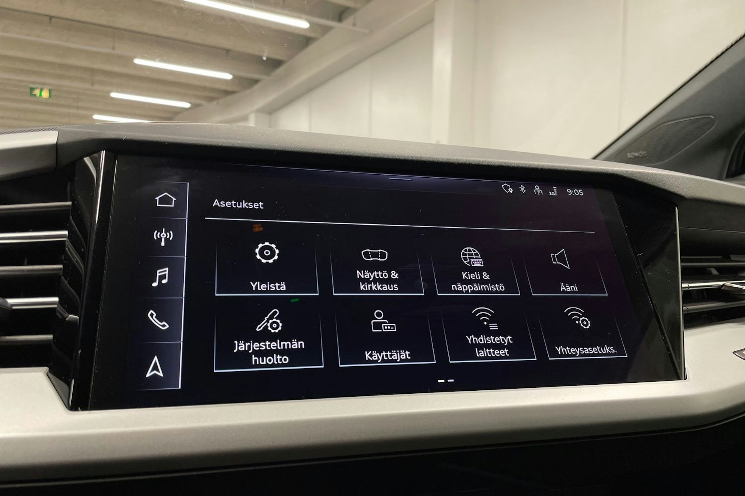 Harmaa Audi Q4 e-tron 2023 kuva 19.