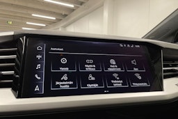 Harmaa Audi Q4 e-tron 2023 kuva 19.