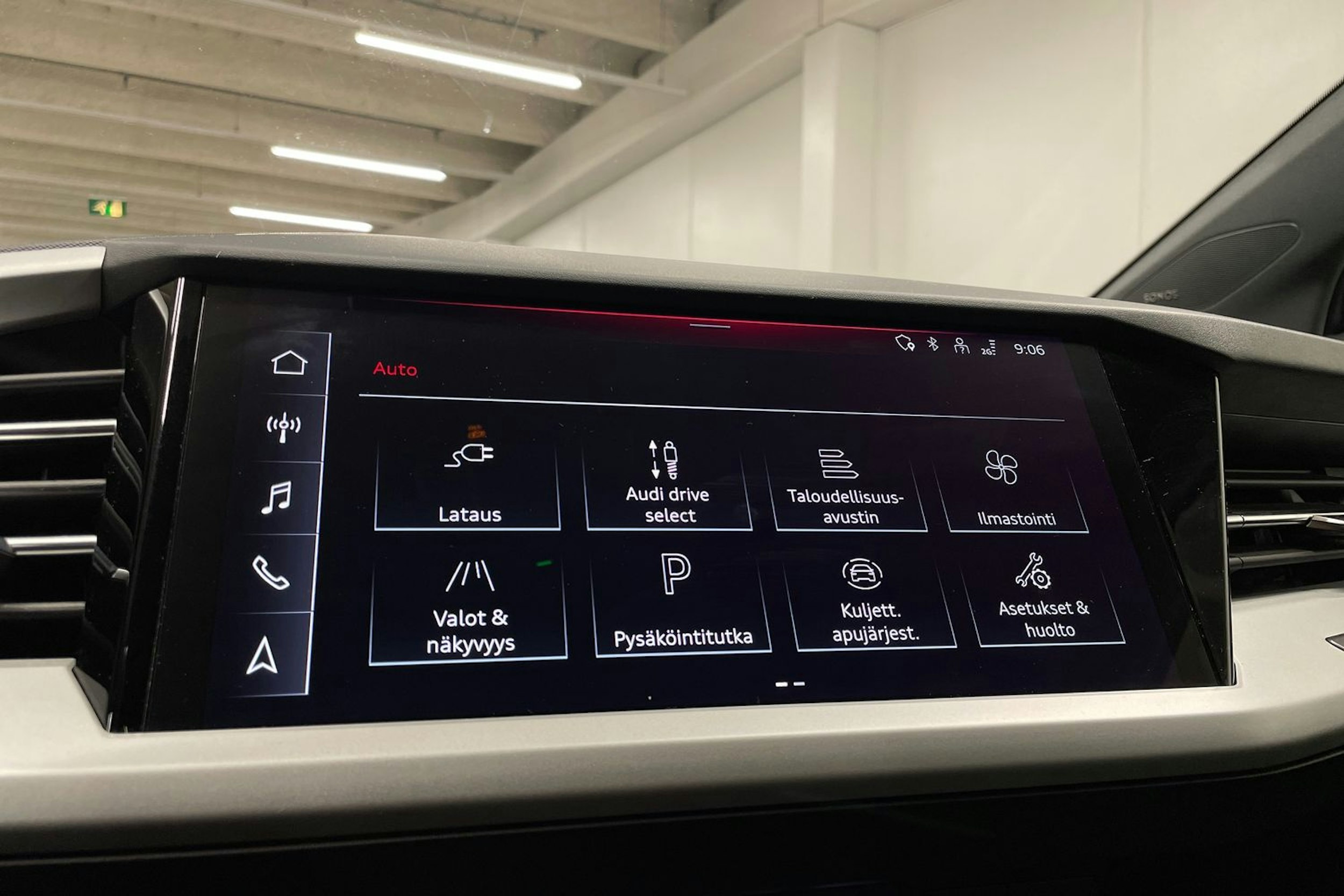 Harmaa Audi Q4 e-tron 2023 kuva 22.