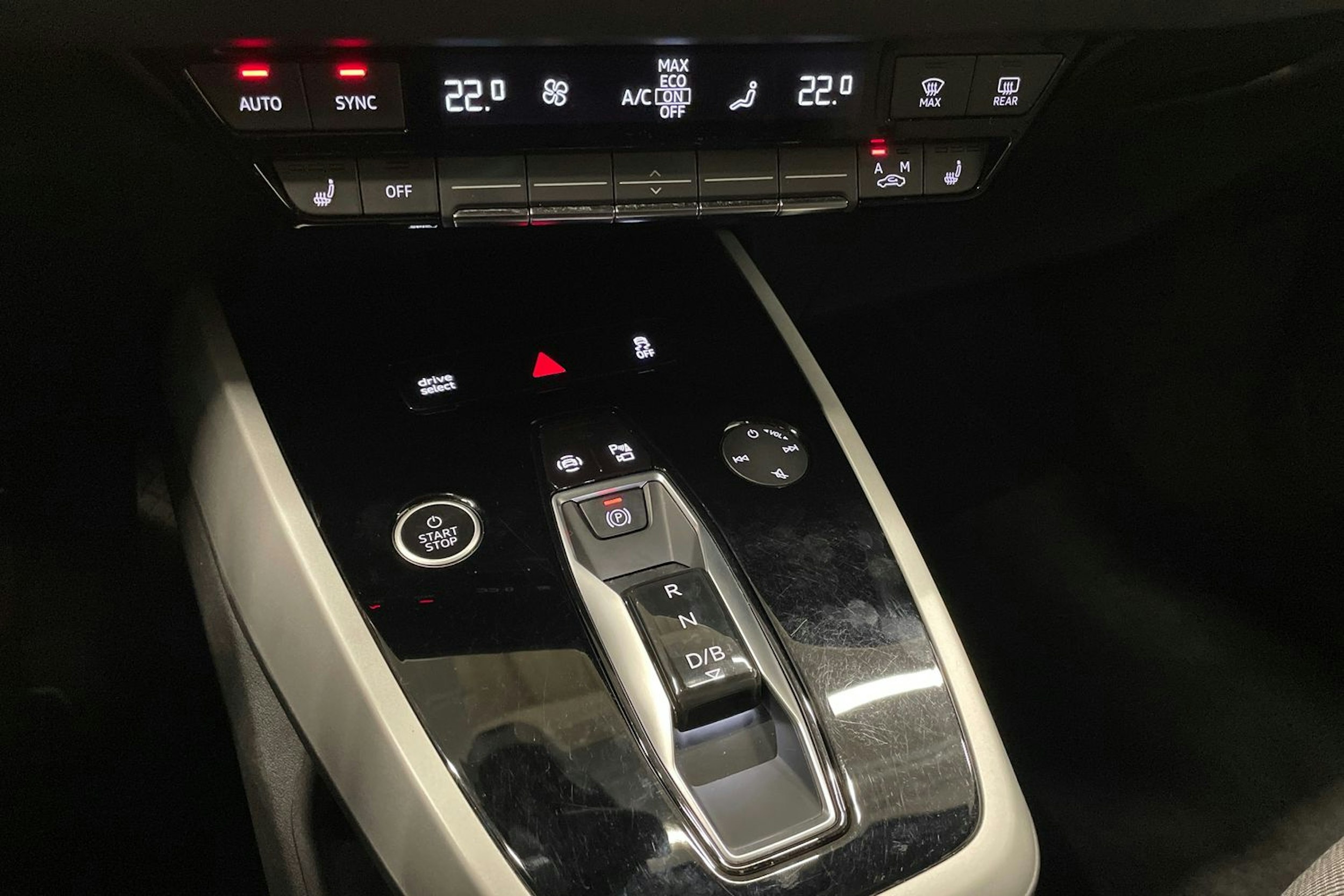 Harmaa Audi Q4 e-tron 2023 kuva 24.