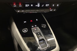 Harmaa Audi Q4 e-tron 2023 kuva 24.