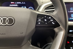 Harmaa Audi Q4 e-tron 2023 kuva 28.