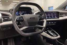 Harmaa Audi Q4 e-tron 2023 kuva 30.