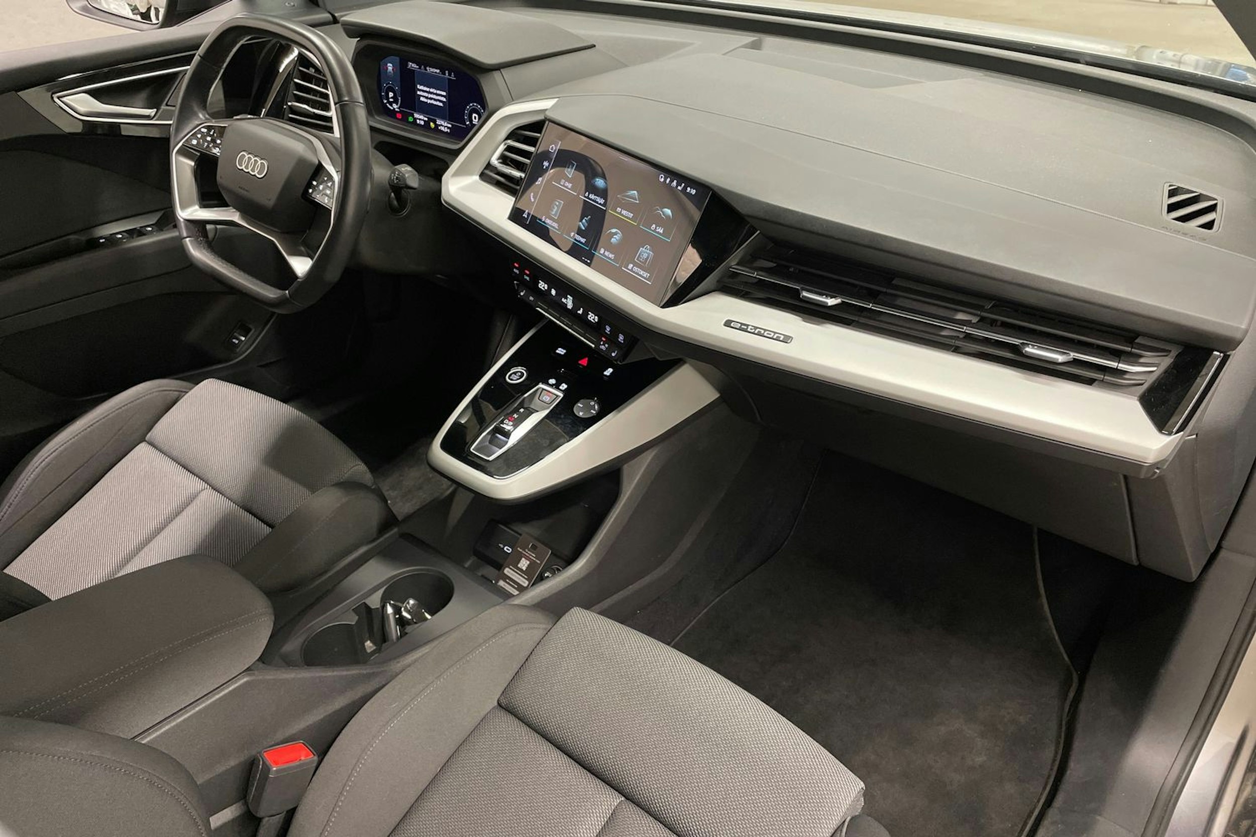 Harmaa Audi Q4 e-tron 2023 kuva 32.