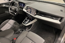 Harmaa Audi Q4 e-tron 2023 kuva 32.