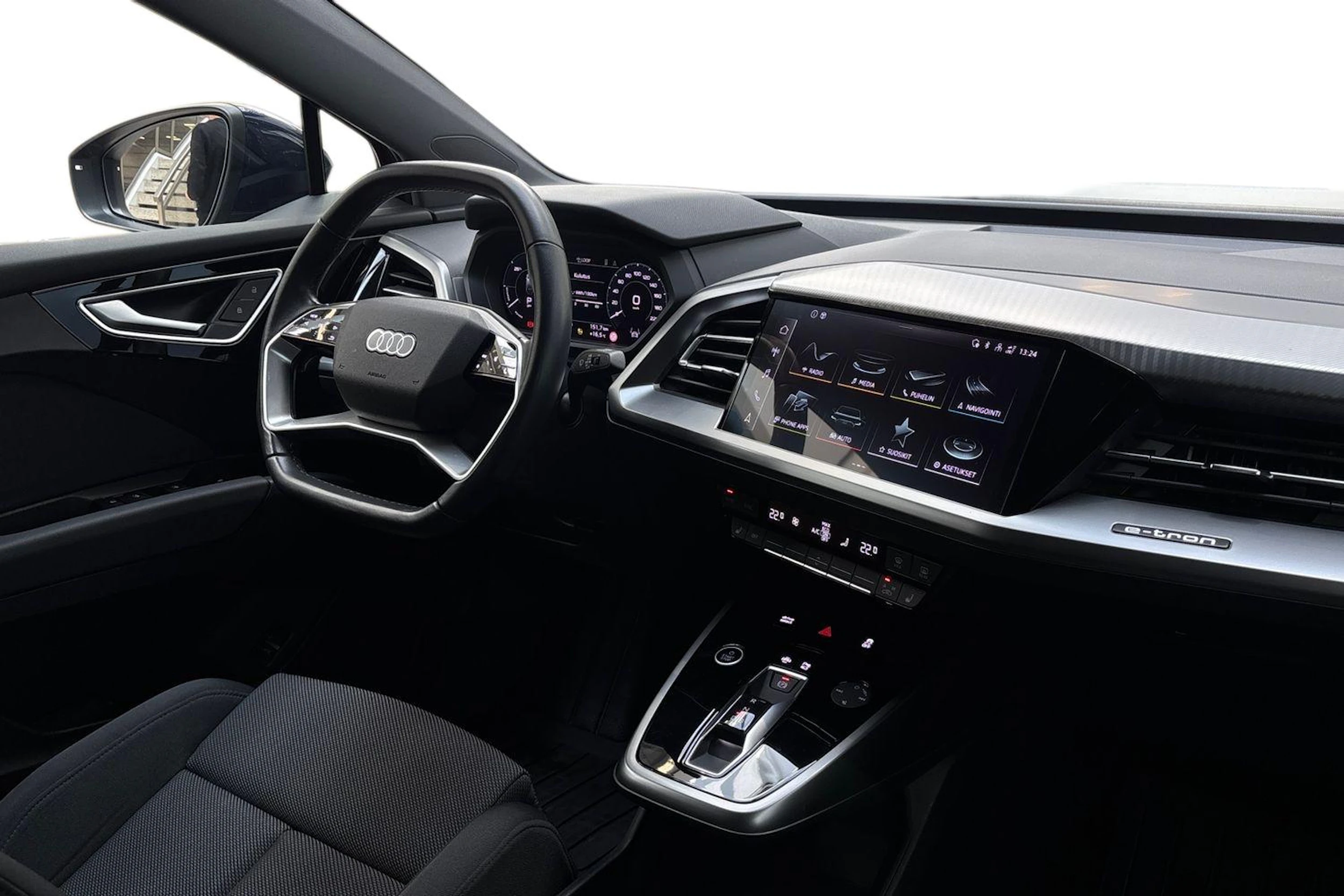 sininen Audi Q4 e-tron 2023 kuva 7.