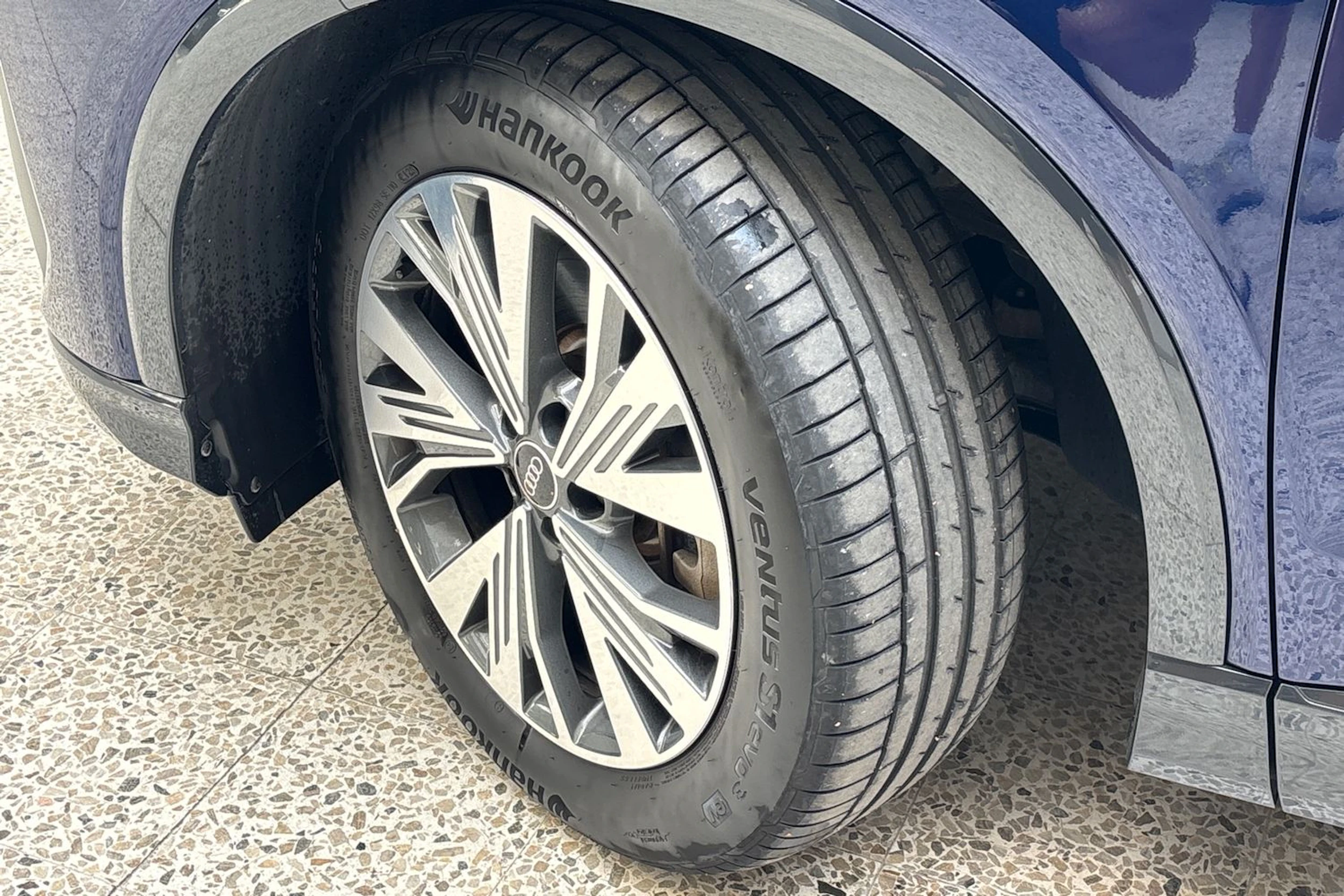 sininen Audi Q4 e-tron 2023 kuva 10.