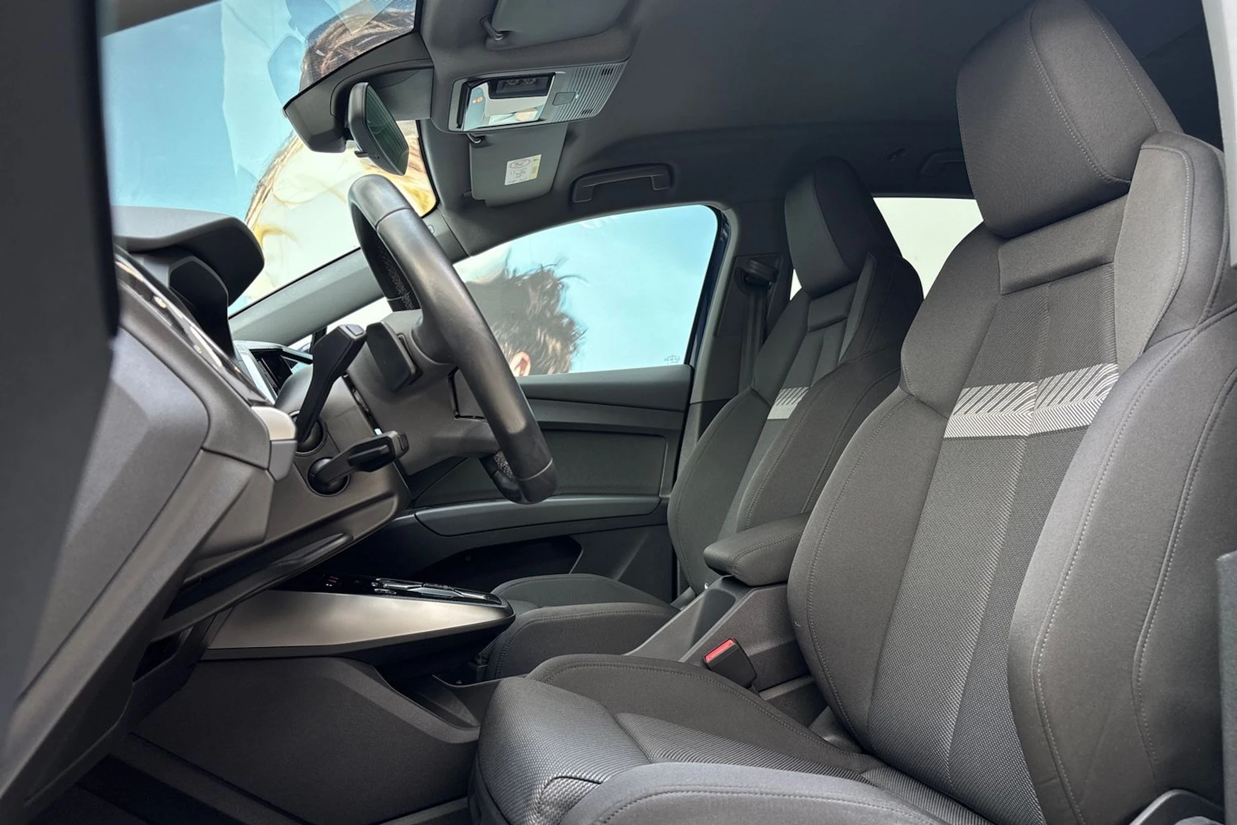 sininen Audi Q4 e-tron 2023 kuva 11.