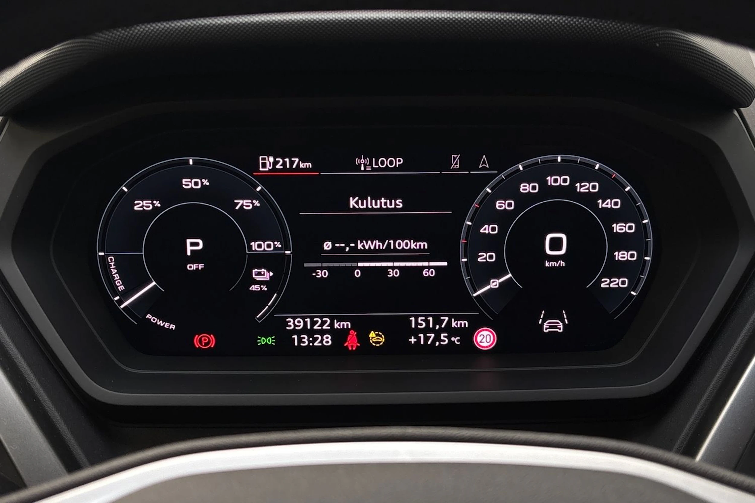 sininen Audi Q4 e-tron 2023 kuva 12.