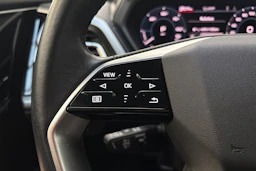 sininen Audi Q4 e-tron 2023 kuva 13.