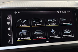 sininen Audi Q4 e-tron 2023 kuva 15.