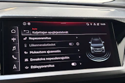 sininen Audi Q4 e-tron 2023 kuva 18.