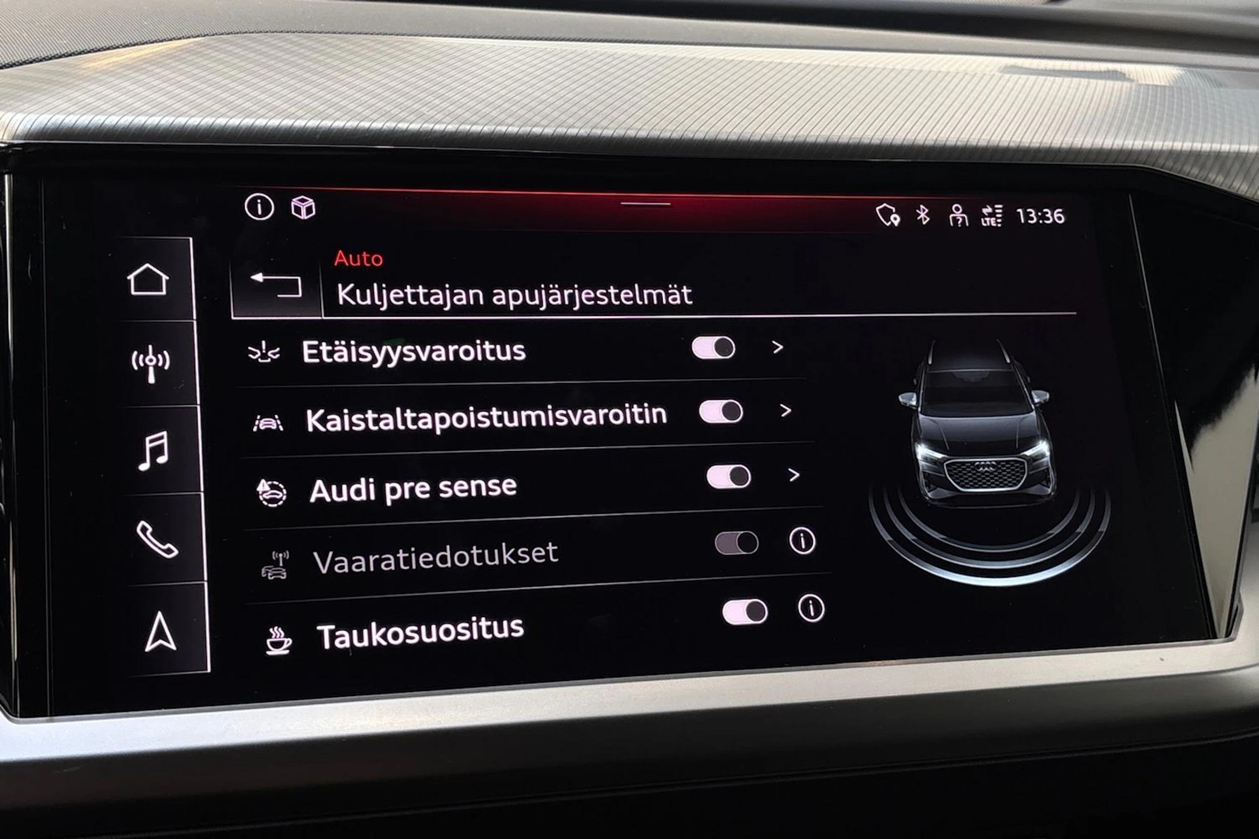 sininen Audi Q4 e-tron 2023 kuva 19.