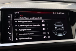 sininen Audi Q4 e-tron 2023 kuva 19.