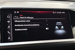 sininen Audi Q4 e-tron 2023 kuva 20.