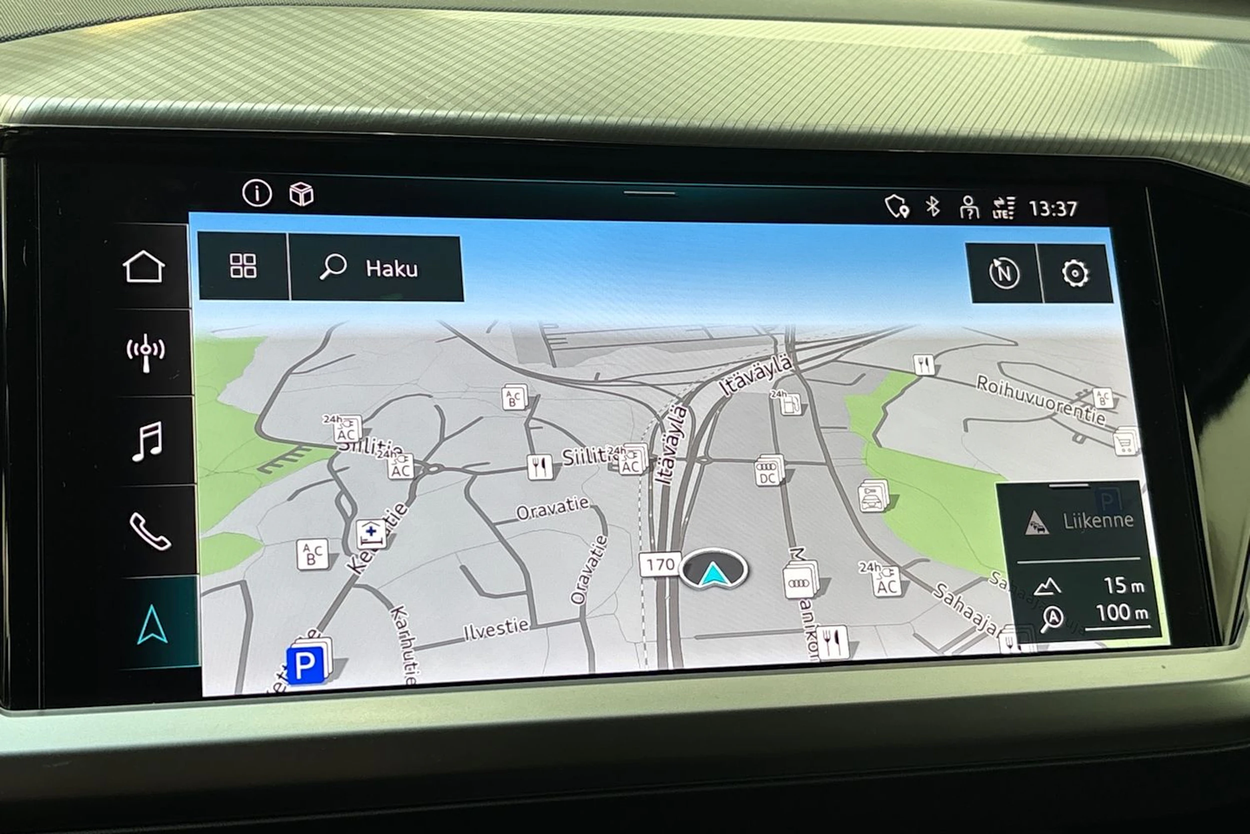 sininen Audi Q4 e-tron 2023 kuva 21.