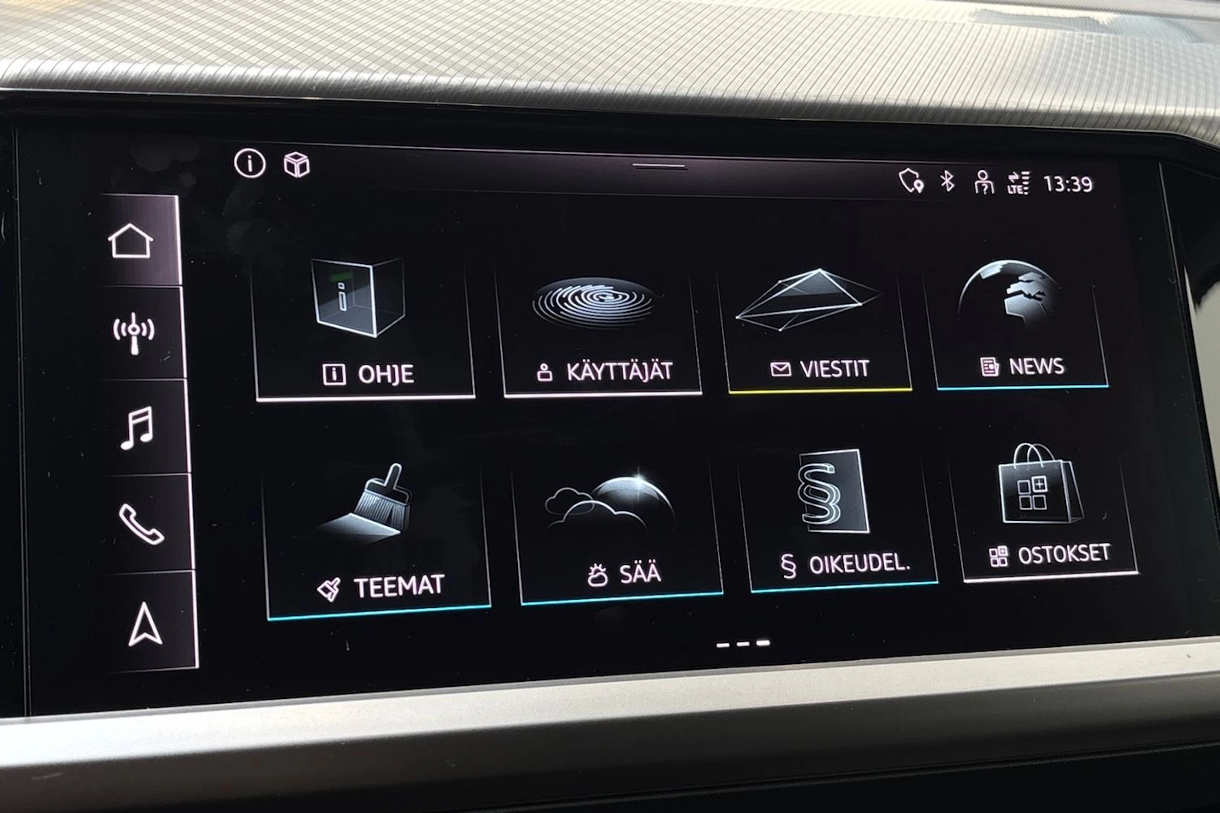 sininen Audi Q4 e-tron 2023 kuva 24.