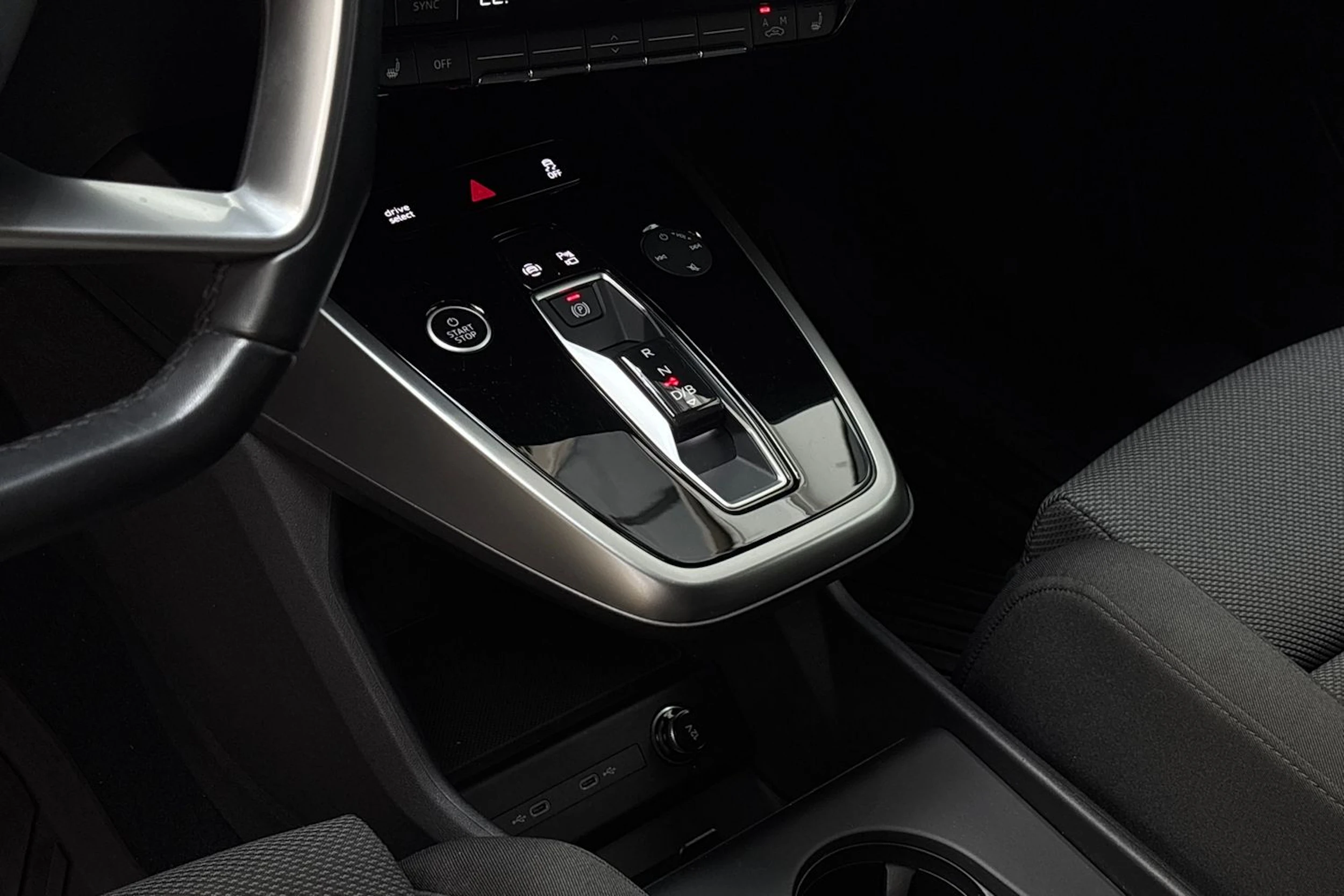 sininen Audi Q4 e-tron 2023 kuva 25.