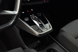 sininen Audi Q4 e-tron 2023 kuva 25.