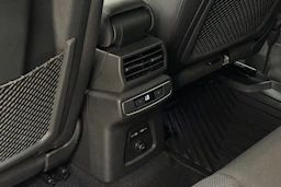 sininen Audi Q4 e-tron 2023 kuva 26.
