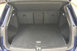 sininen Audi Q4 e-tron 2023 kuva 27.