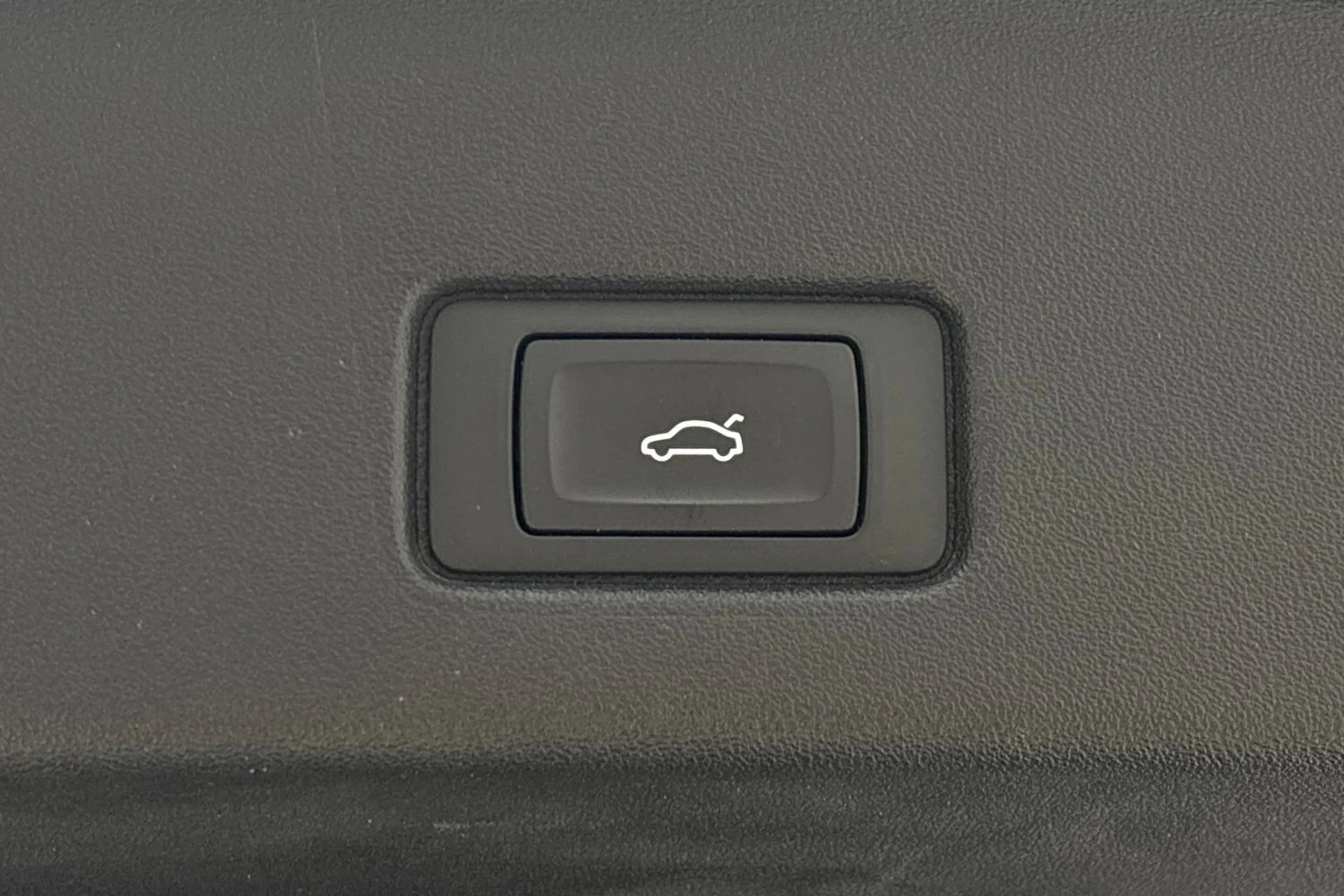sininen Audi Q4 e-tron 2023 kuva 28.