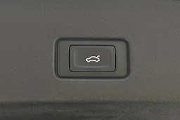 sininen Audi Q4 e-tron 2023 kuva 28.