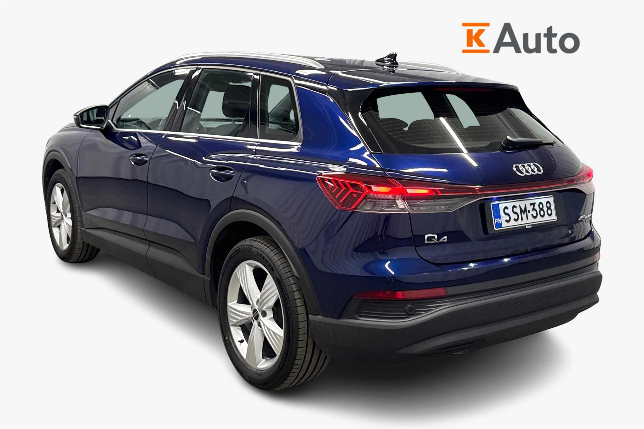 sininen Audi Q4 e-tron 2023 kuva 3.