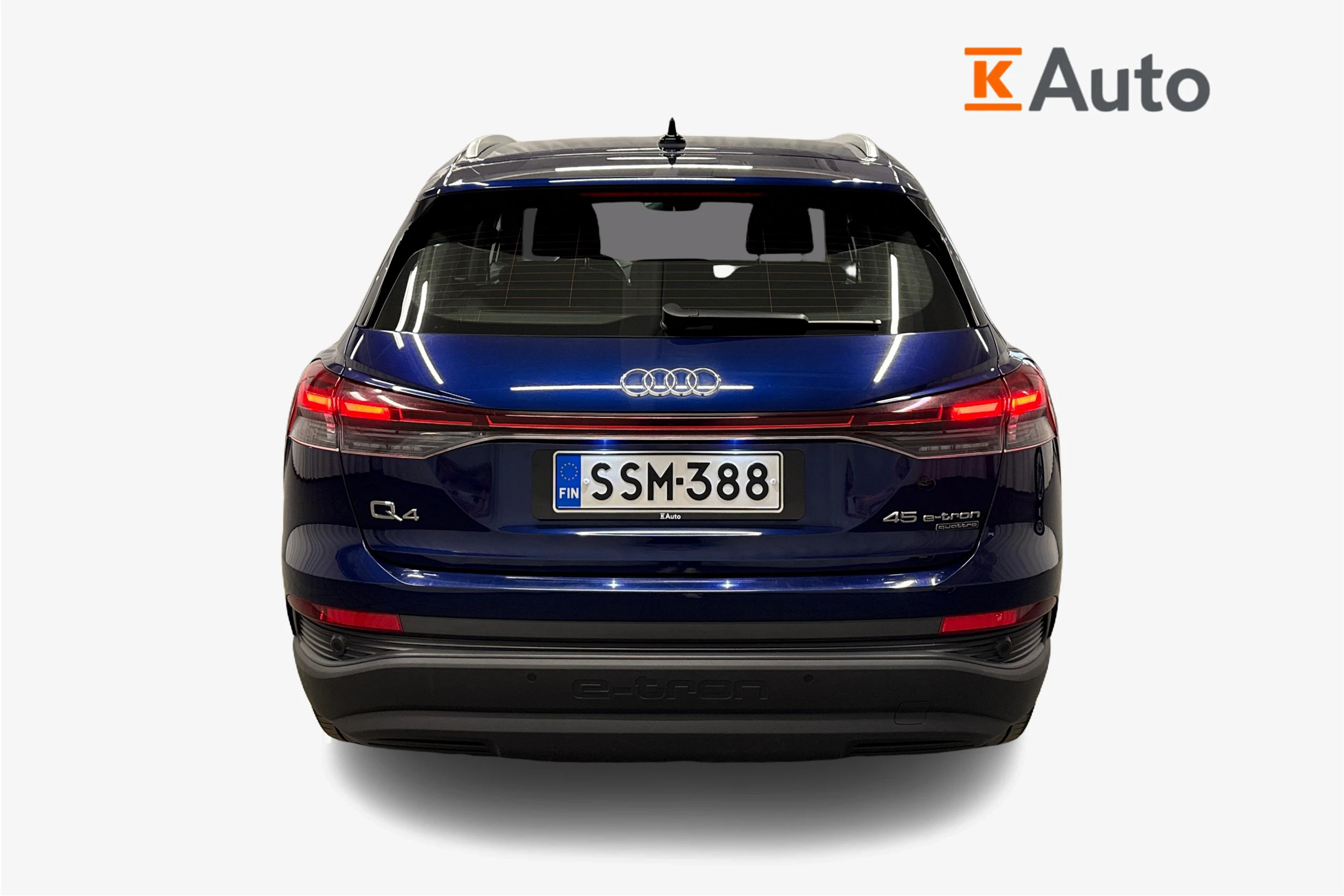 sininen Audi Q4 e-tron 2023 kuva 4.