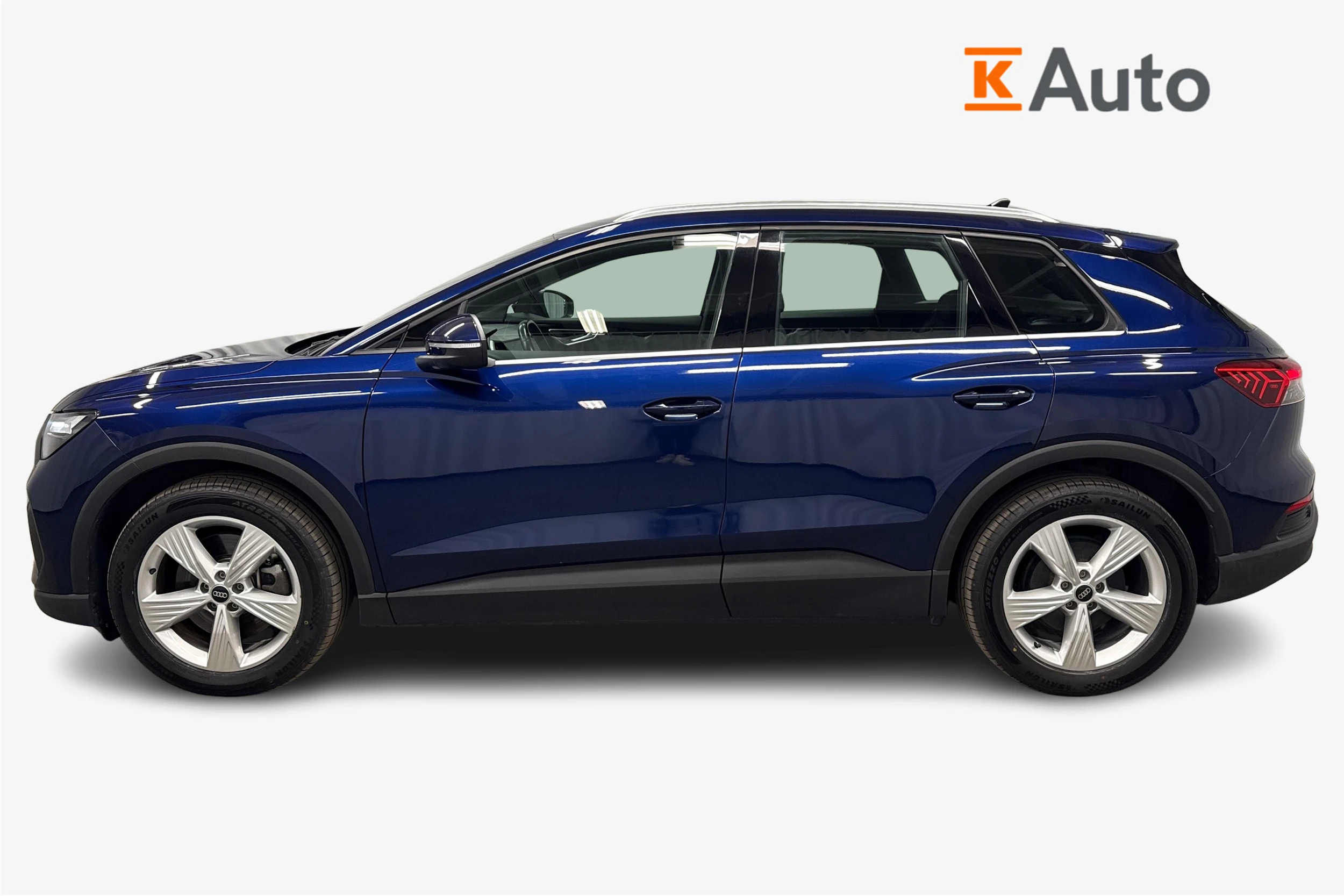sininen Audi Q4 e-tron 2023 kuva 7.
