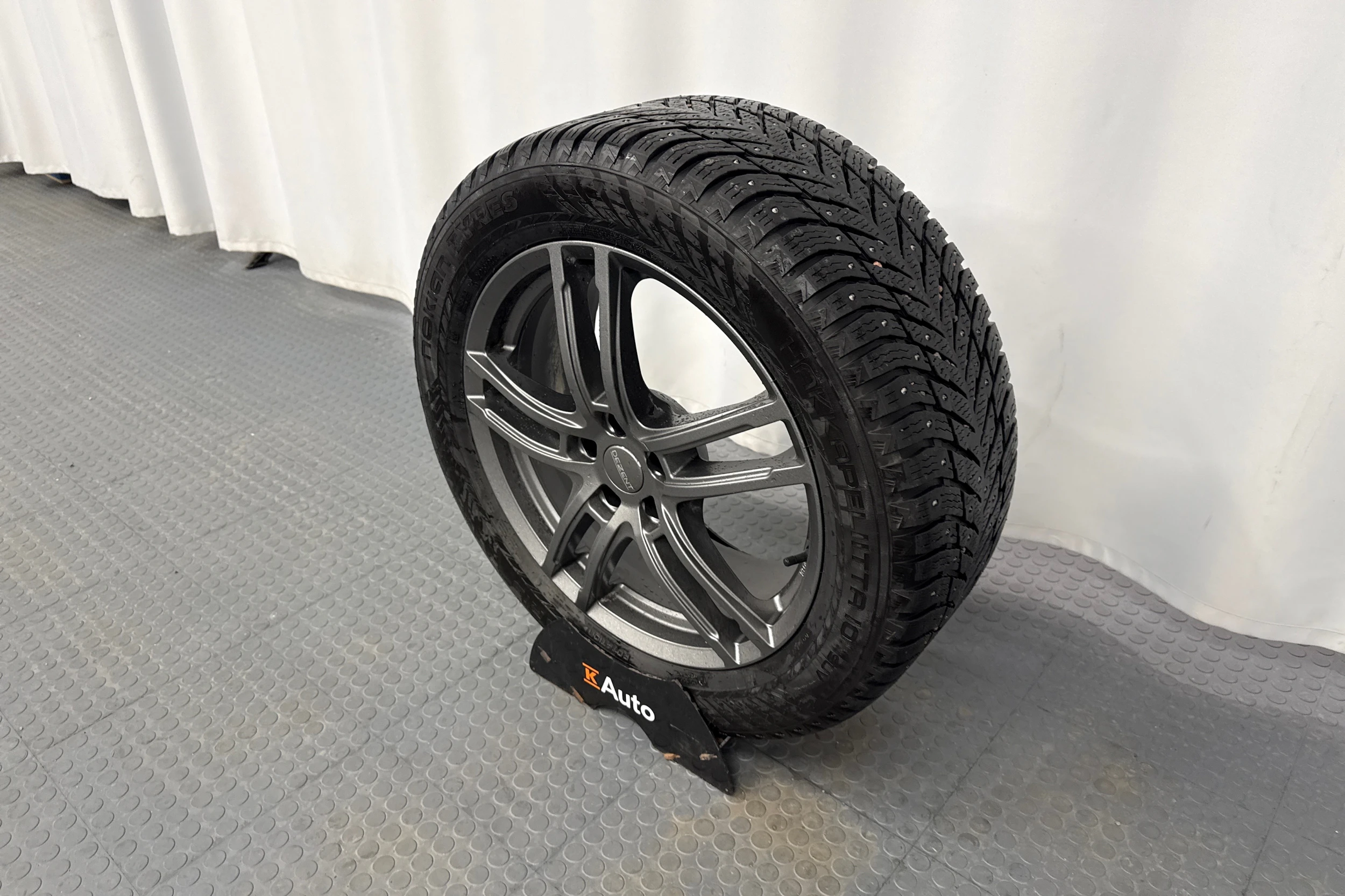 sininen Audi Q4 e-tron 2023 kuva 13.