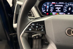 sininen Audi Q4 e-tron 2023 kuva 15.
