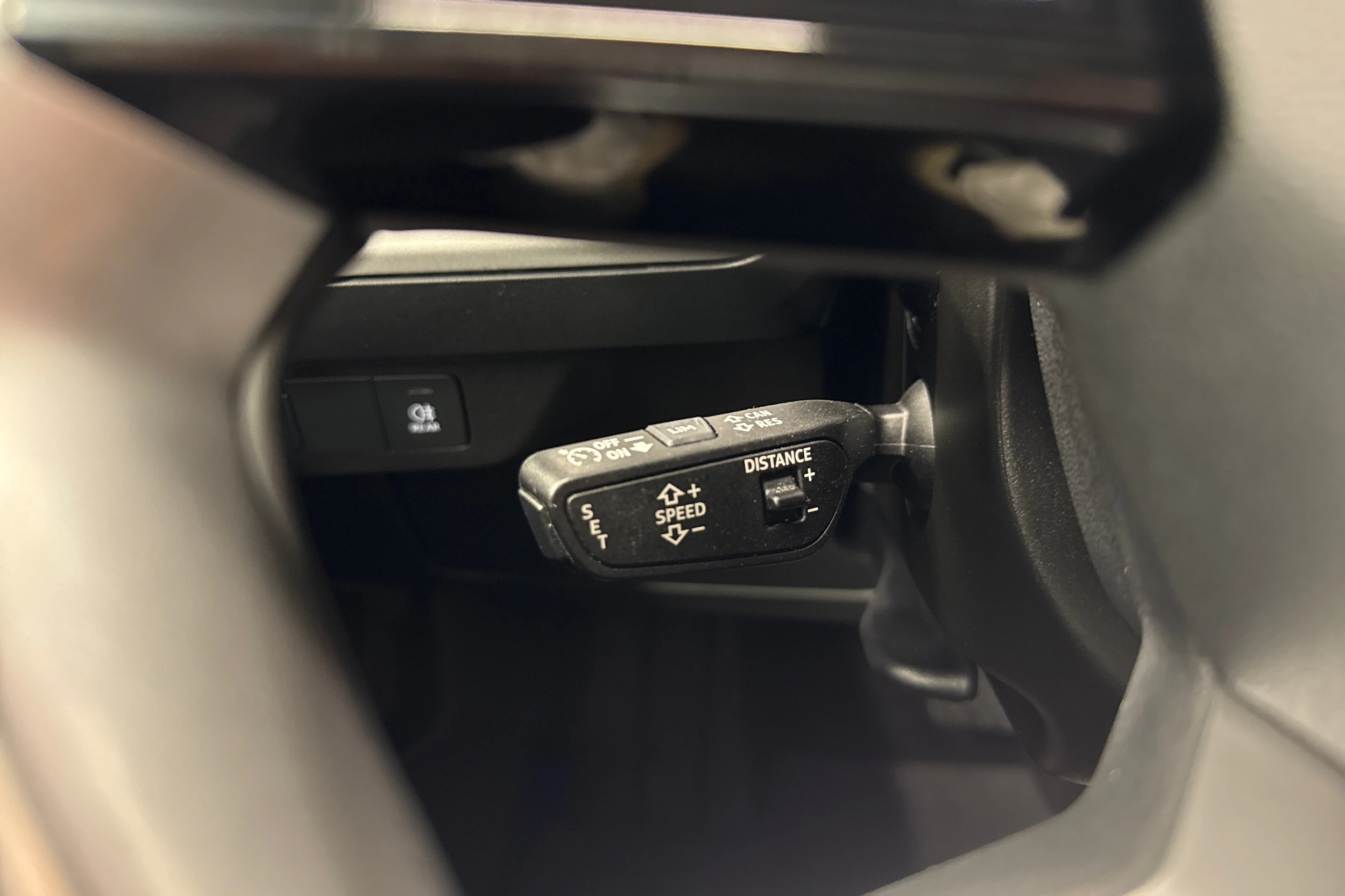 sininen Audi Q4 e-tron 2023 kuva 17.