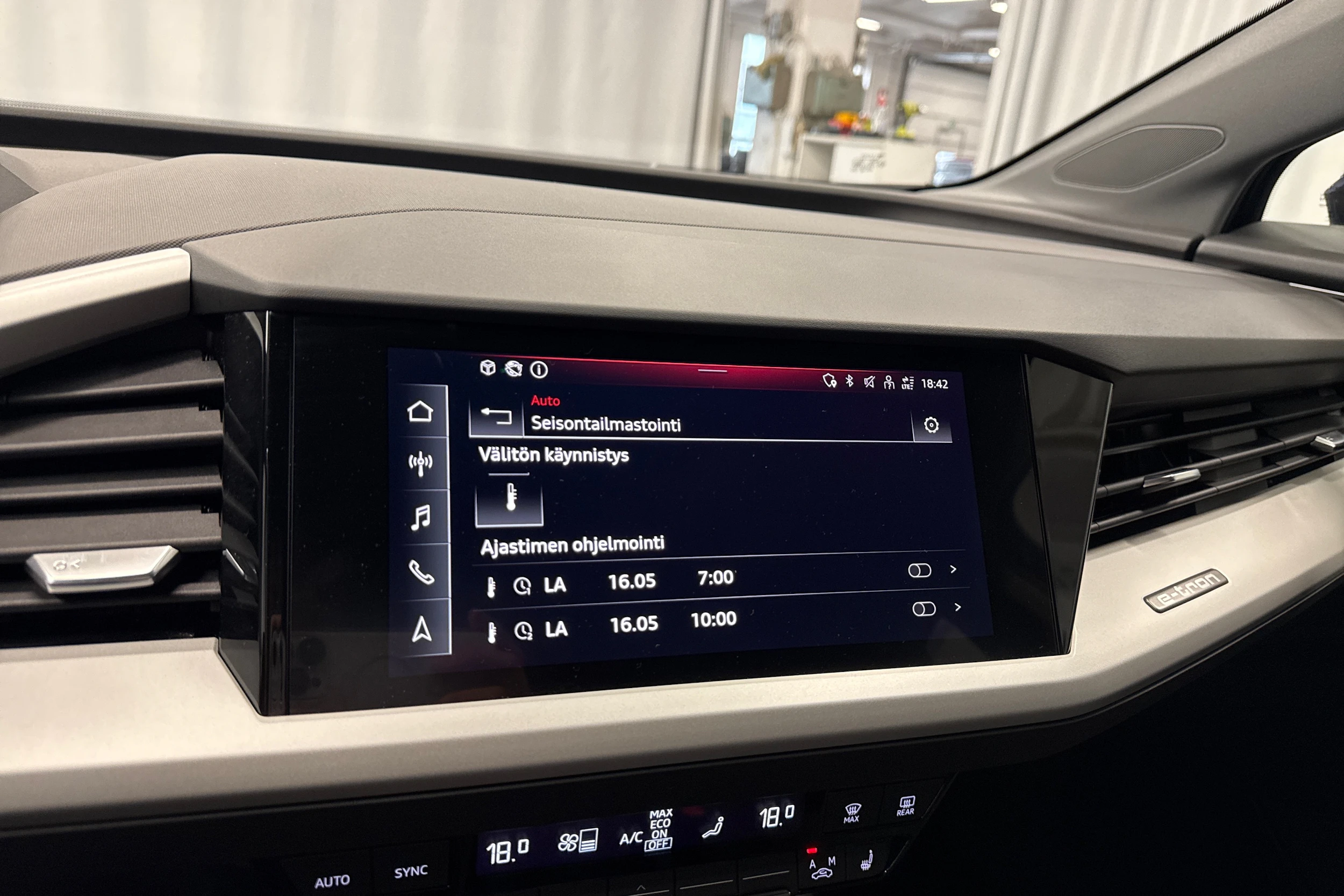 sininen Audi Q4 e-tron 2023 kuva 22.