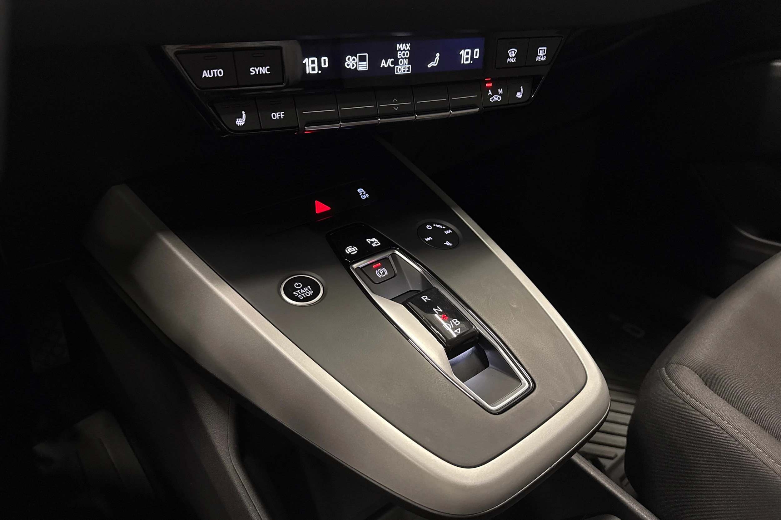 sininen Audi Q4 e-tron 2023 kuva 25.