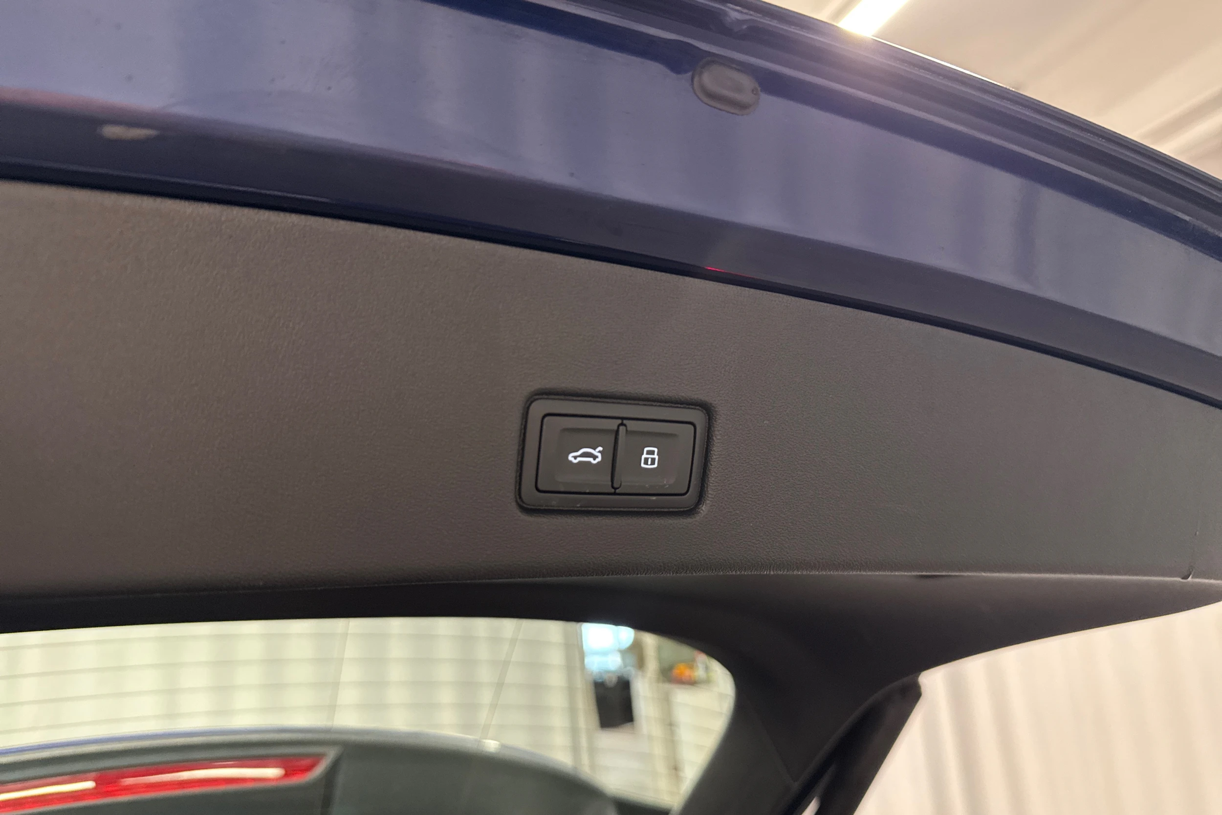 sininen Audi Q4 e-tron 2023 kuva 29.