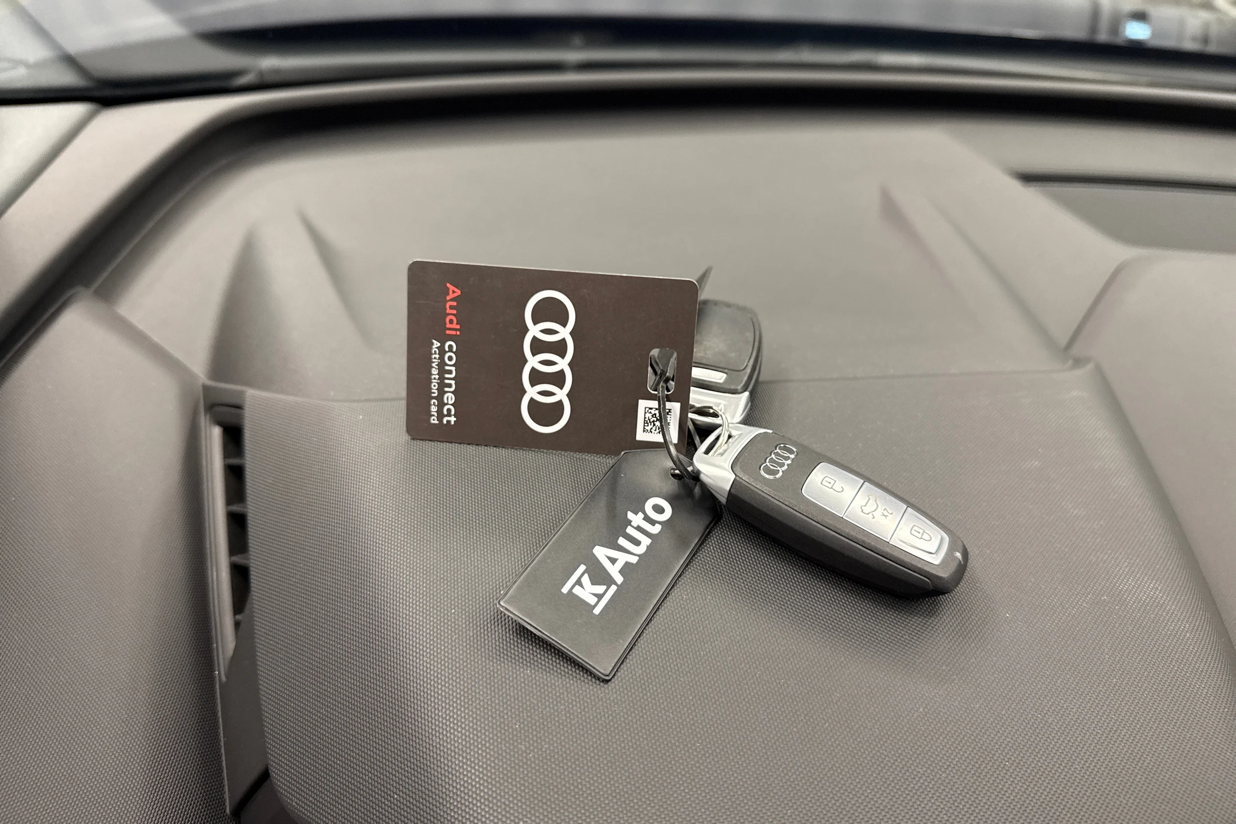 sininen Audi Q4 e-tron 2023 kuva 32.