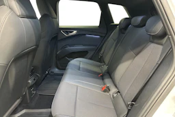 valkoinen Audi Q4 e-tron 2023 kuva 8.